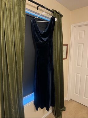 Lulu’s navy blue velvet bridesmaid or wedding guest dress